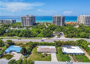 Aerial view of Hy-Tee Longboat Key vacation rental with tropical landscaping