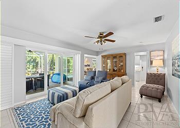 Cozy family room at Hy-Tee vacation home featuring tropical decor