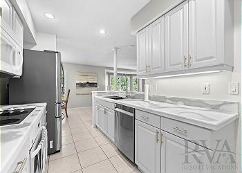 Fully equipped modern kitchen inside Hy-Tee Longboat Key rental home