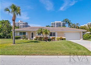 Alternative front exterior view of Hy-Tee luxury rental home in Longboat Key